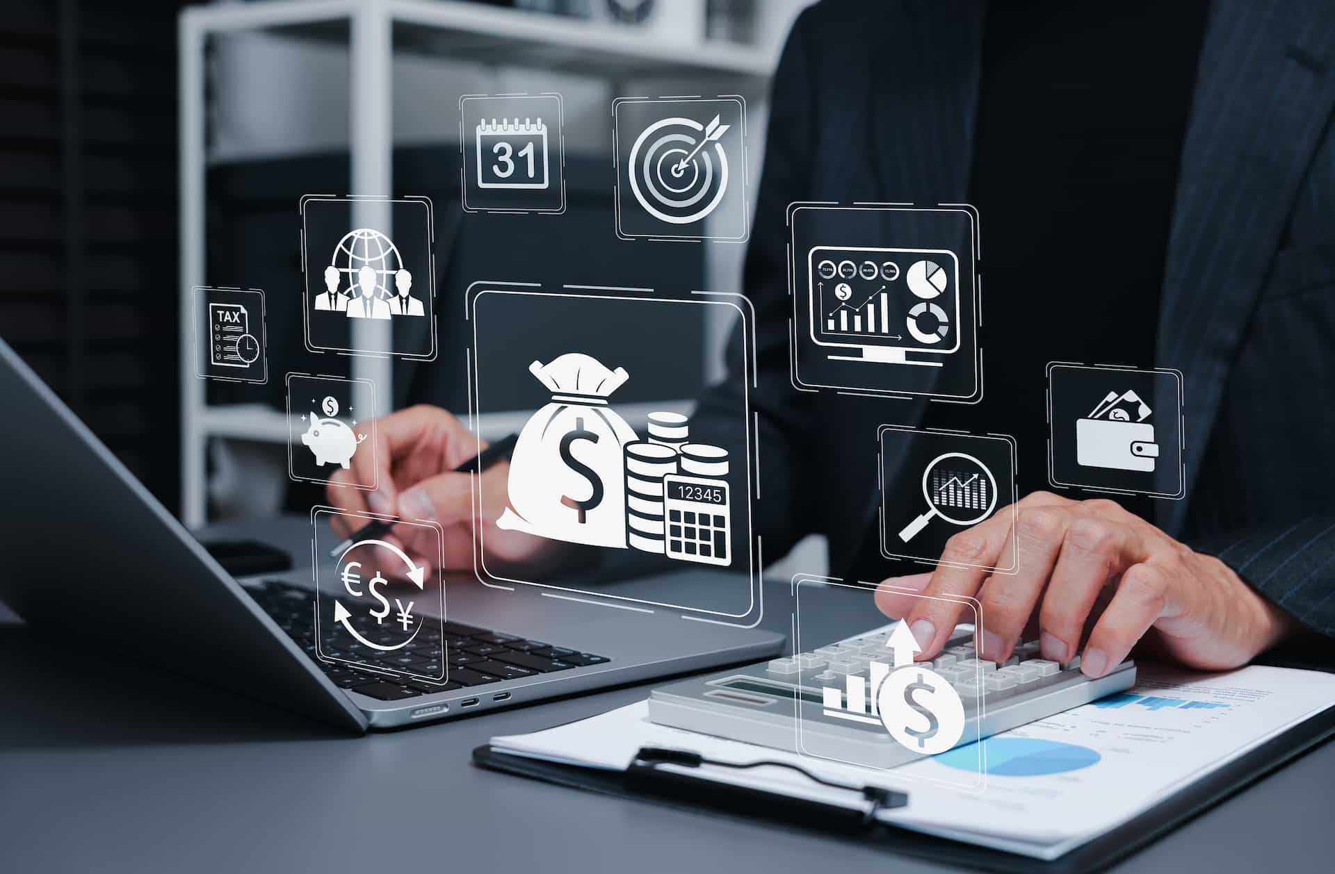 Profissional utilizando notebook e calculadora em ambiente corporativo com ícones de finanças, gestão financeira, análise de dados e controle orçamentário digital.